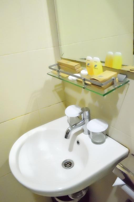 Royal Mamberamo Hotel Соронг Номер фото