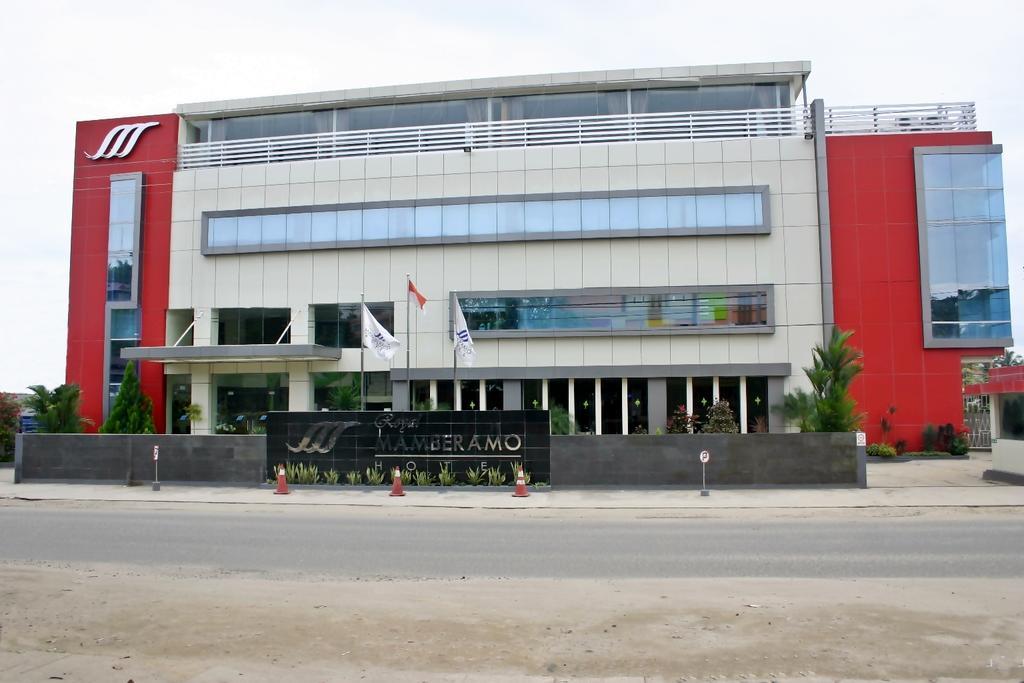 Royal Mamberamo Hotel Соронг Екстер'єр фото