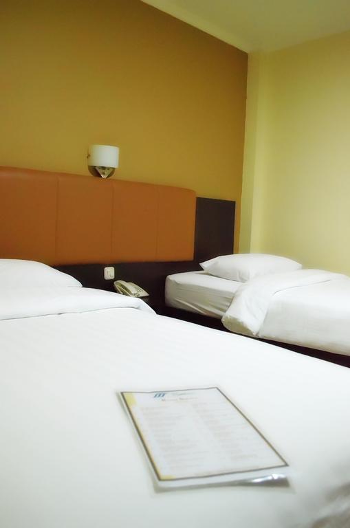 Royal Mamberamo Hotel Соронг Номер фото