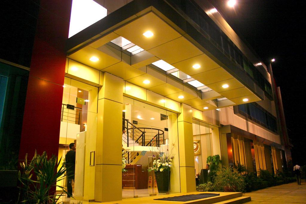 Royal Mamberamo Hotel Соронг Екстер'єр фото