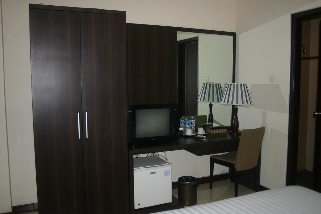 Royal Mamberamo Hotel Соронг Екстер'єр фото