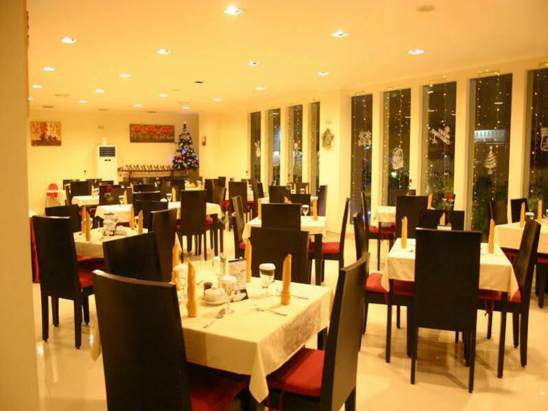 Royal Mamberamo Hotel Соронг Екстер'єр фото