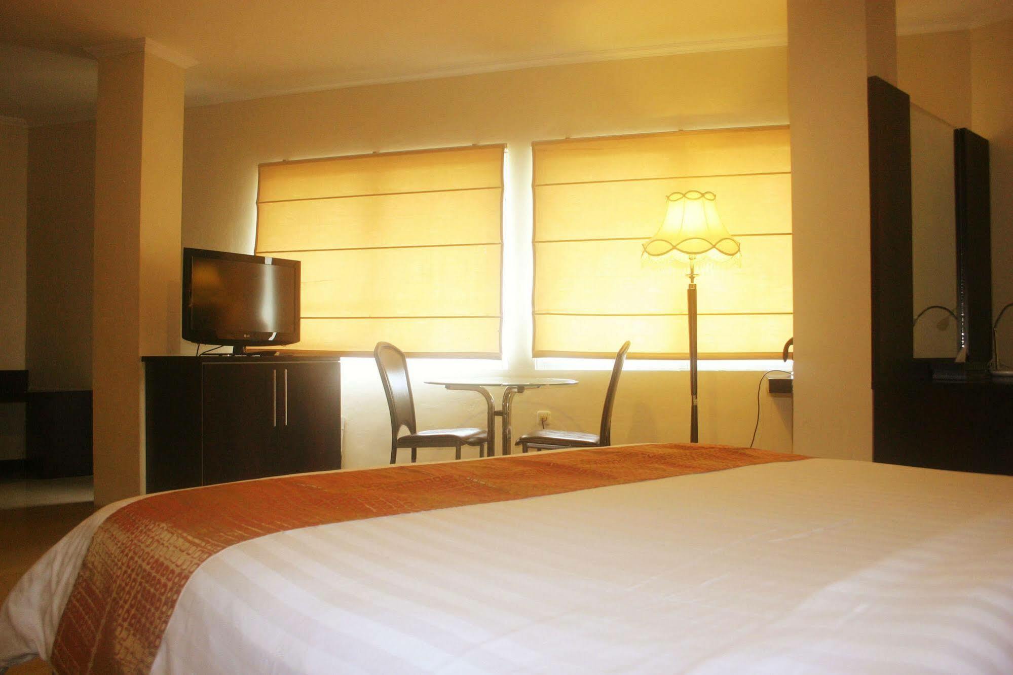 Royal Mamberamo Hotel Соронг Екстер'єр фото