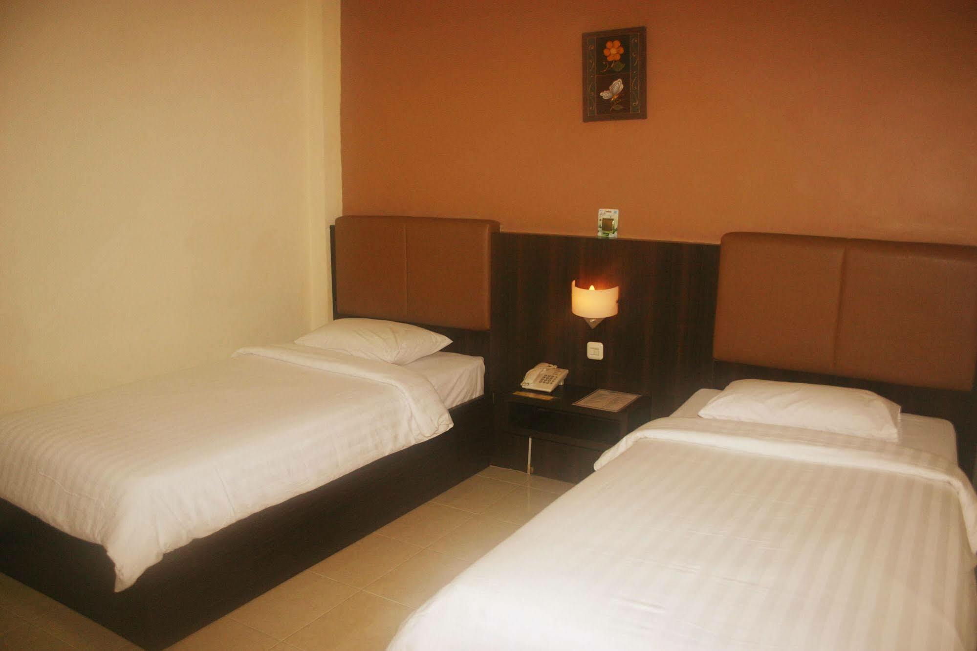 Royal Mamberamo Hotel Соронг Екстер'єр фото